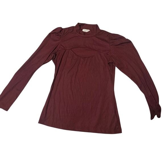 Full Circle Trends Burgundy ribbed mock neck blouse Large puffy long sleeves. - Picture 2 of 6
